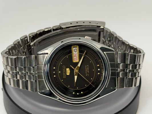 Seiko 5 dark dial front view