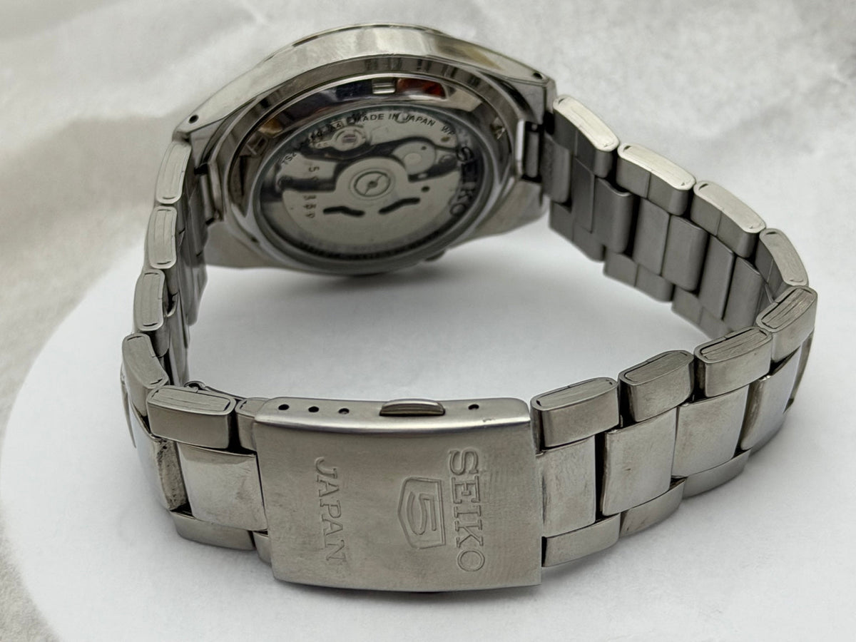 Original white Seiko photograph 8187