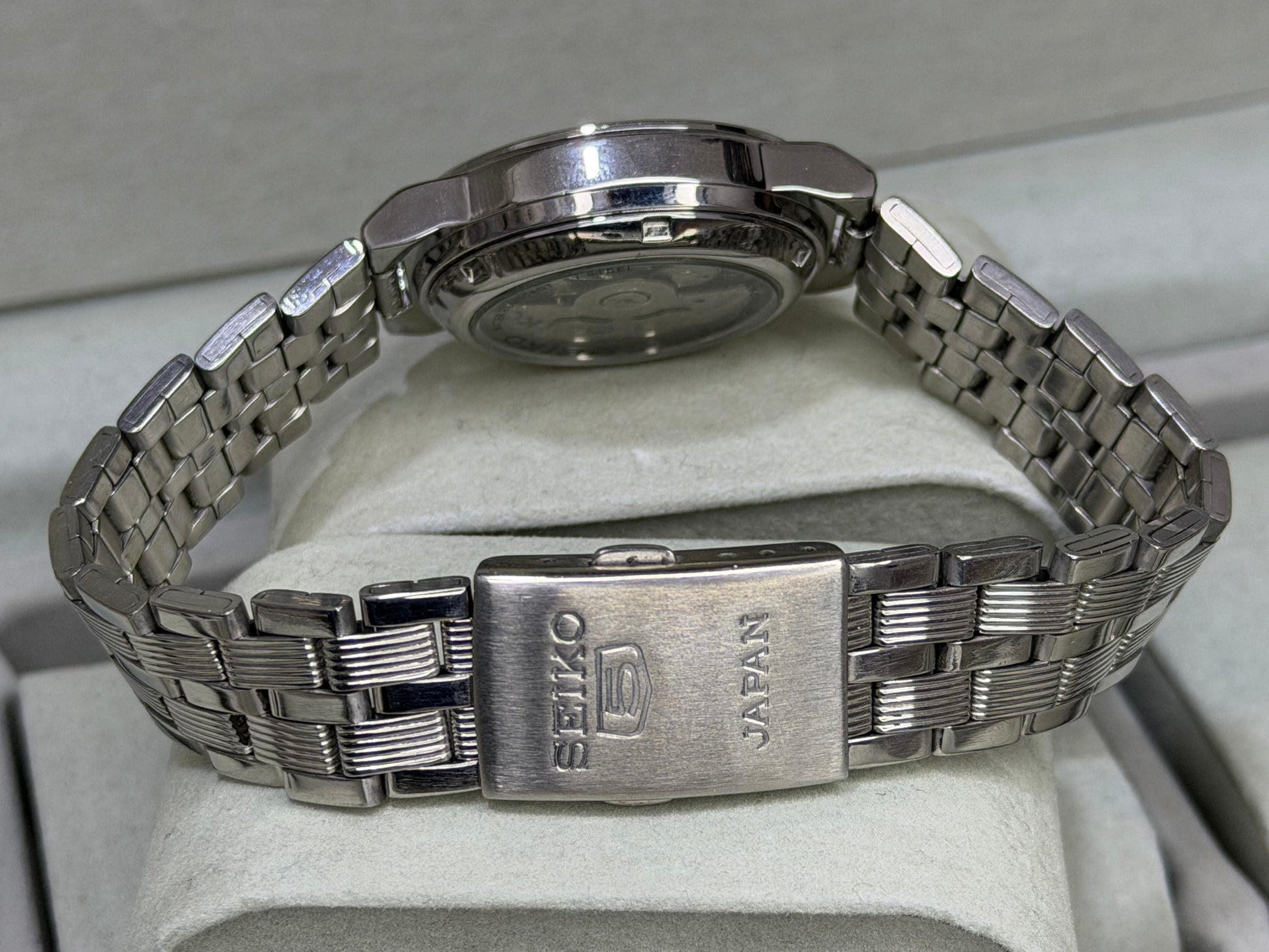 SEIKO 5 – Automatic, Gold Dial, Day-Date Watch (Vintage)