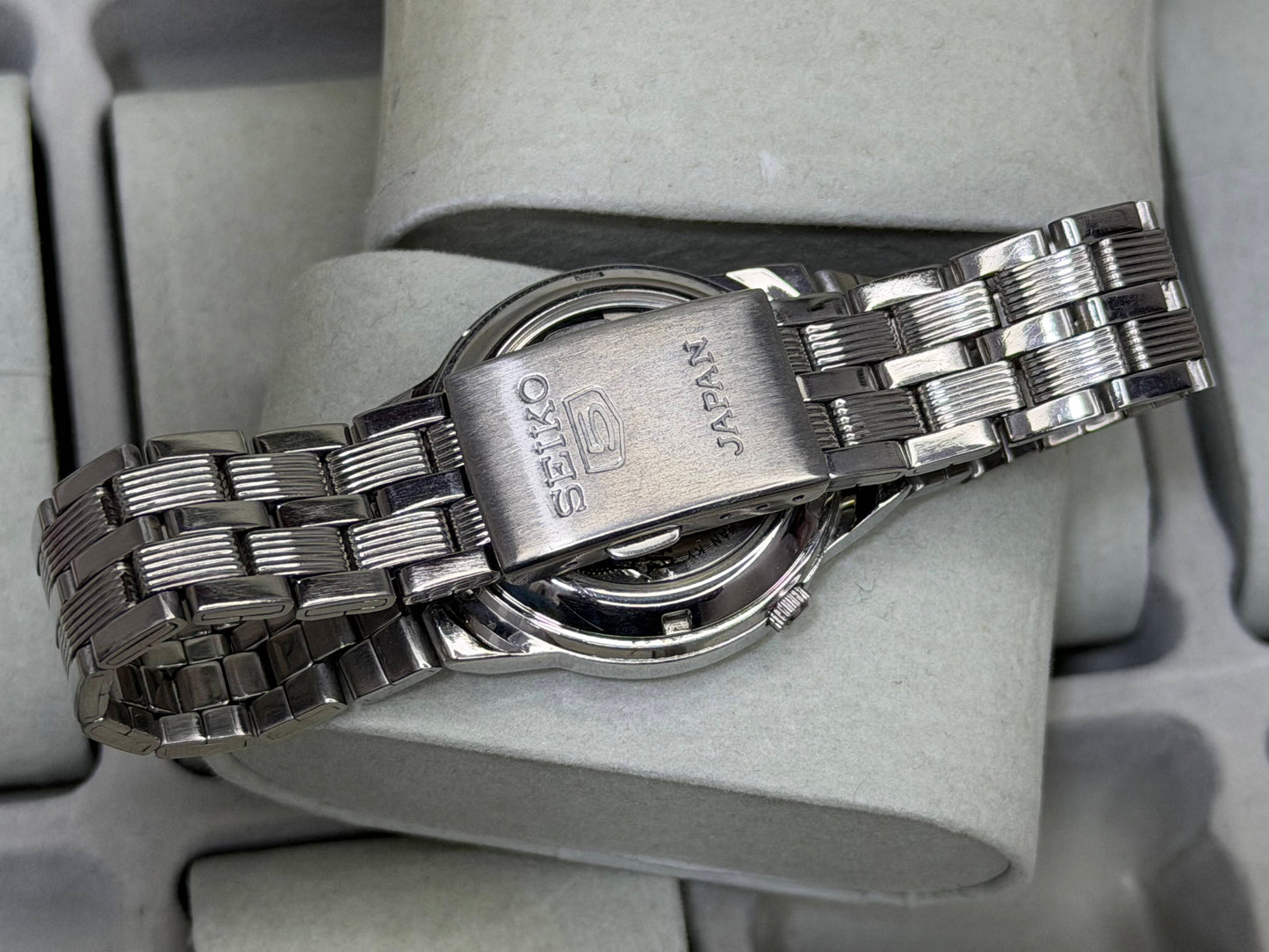 SEIKO 5 – Automatic, Gold Dial, Day-Date Watch (Vintage)