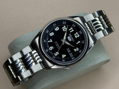 SEIKO 5 – Black Dial, Automatic, Day-Date Wristwatch (Vintage)