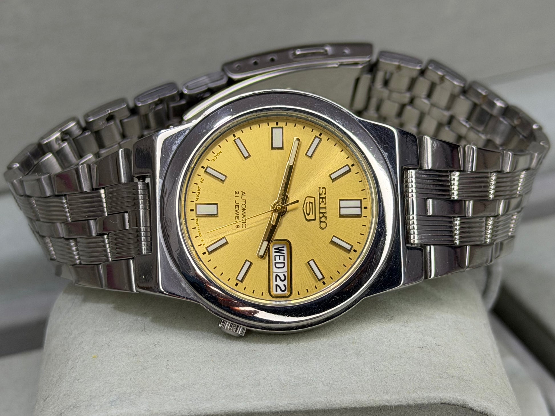 SEIKO 5 – Automatic, Gold Dial, Day-Date Watch (Vintage)
