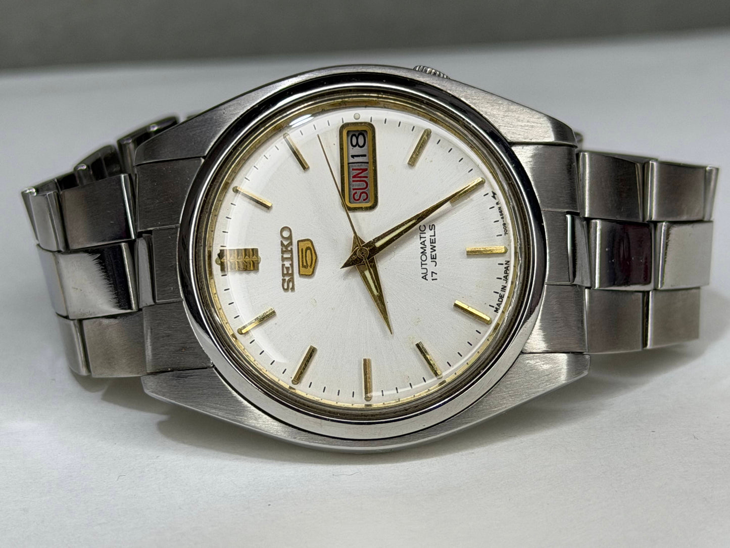 SEIKO Automatic – White Dial, Day-Date, Vintage Wristwatch