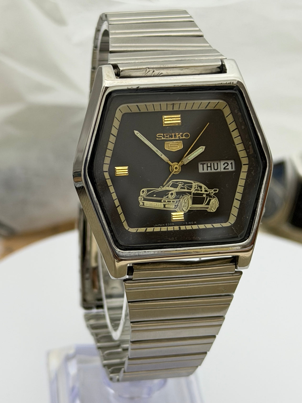 Seiko 5 custom car dial W0086 — photograph 1
