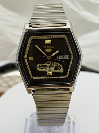 Seiko 5 custom car dial W0086 — photograph 2