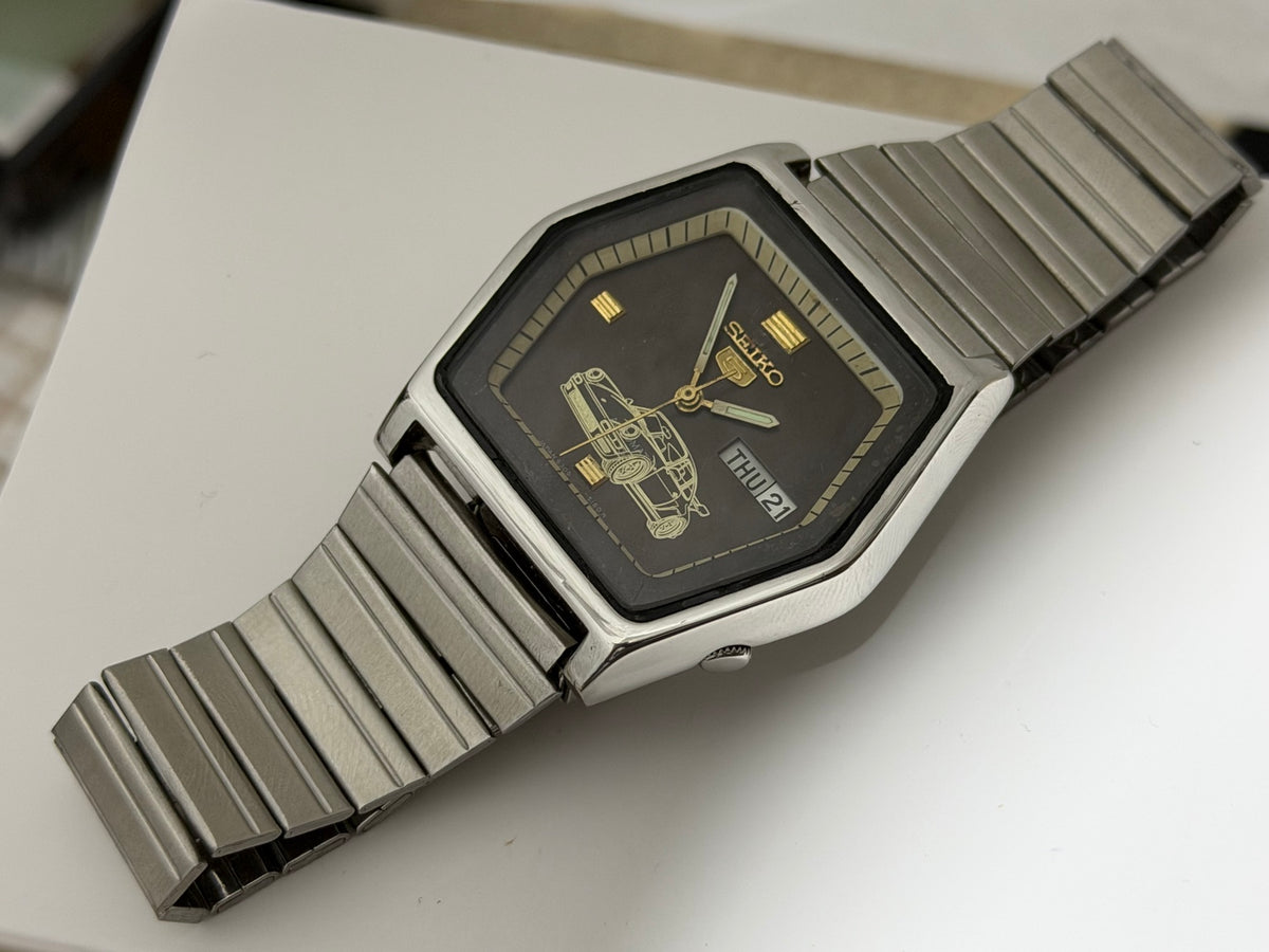 Seiko 5 custom car dial W0086 — photograph 4