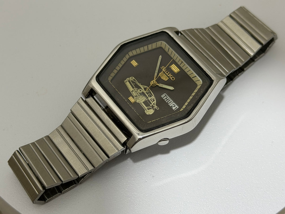Seiko 5 custom car dial W0086 — photograph 5