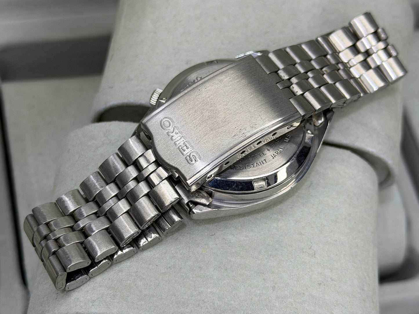 SEIKO 5 – Automatic, Gold Dial, Day-Date Wristwatch (Vintage)