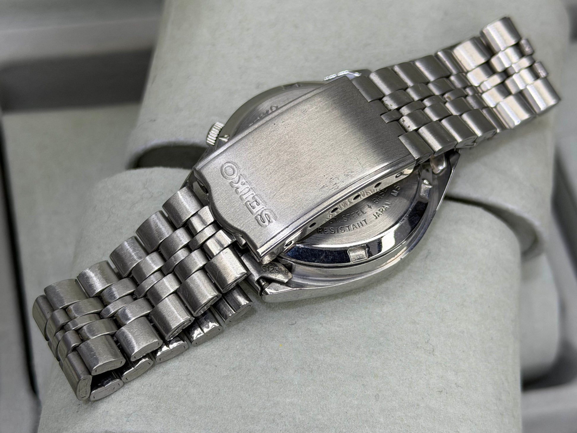 SEIKO 5 – Automatic, Gold Dial, Day-Date Wristwatch (Vintage)