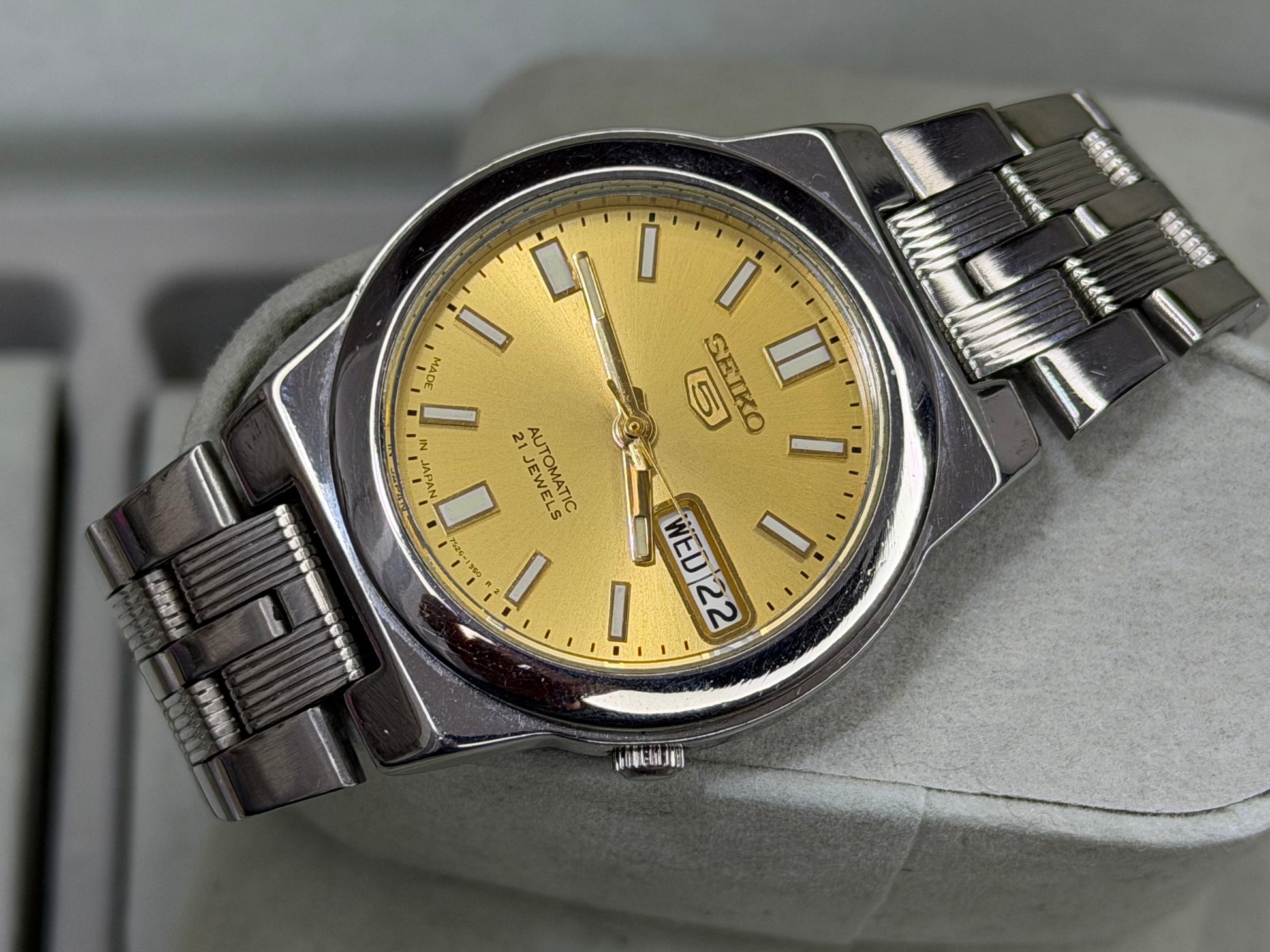 SEIKO 5 – Automatic, Gold Dial, Day-Date Watch (Vintage)