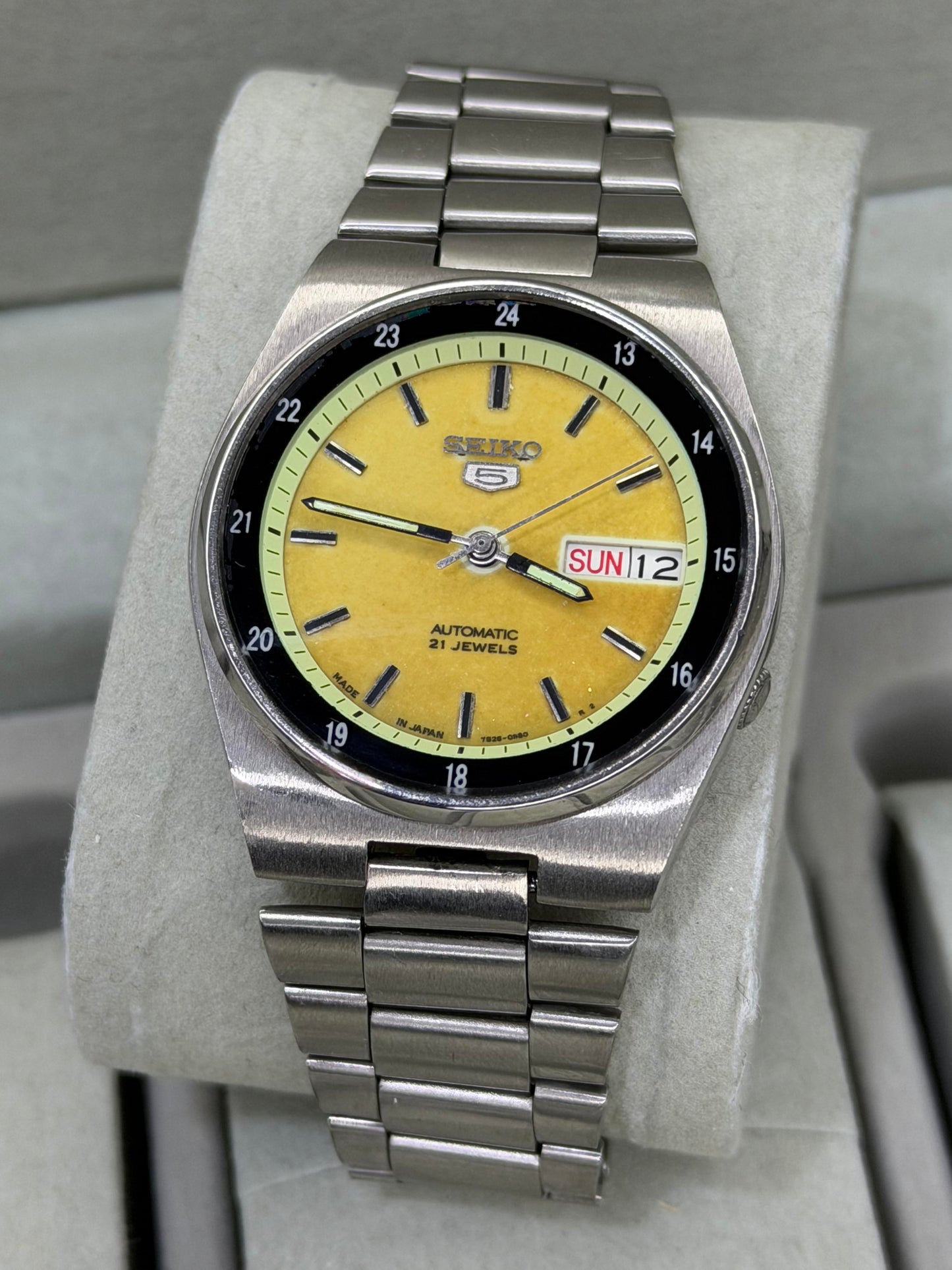 SEIKO 5 – Automatic, Yellow Dial, Day-Date Watch (Vintage)