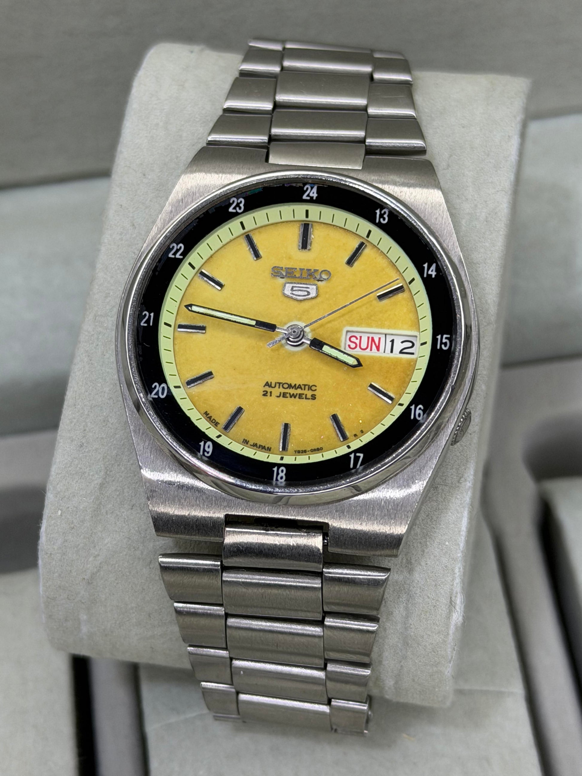 SEIKO 5 – Automatic, Yellow Dial, Day-Date Watch (Vintage)