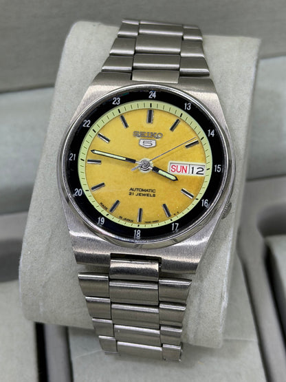 SEIKO 5 – Automatic, Yellow Dial, Day-Date Watch (Vintage)