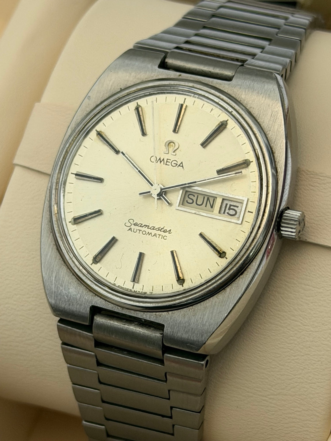 Vintage Omega Seamaster 35mm — watch detail
