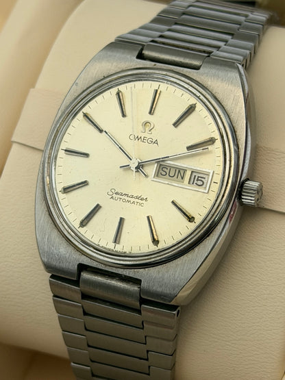 Vintage Omega Seamaster 35mm — watch detail