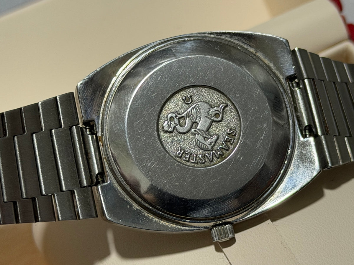 Vintage Omega Seamaster 35mm — watch detail