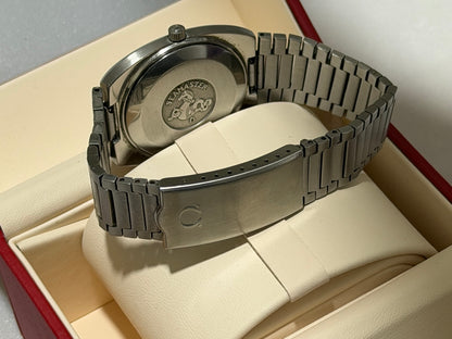 Vintage Omega Seamaster 35mm — watch detail
