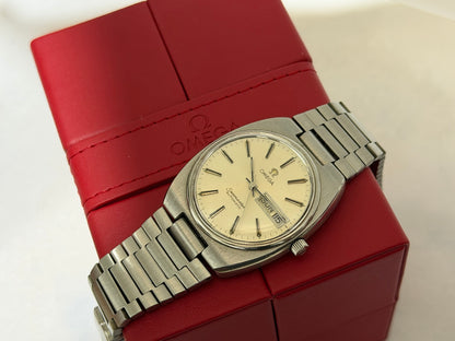 Vintage Omega Seamaster 35mm — watch detail