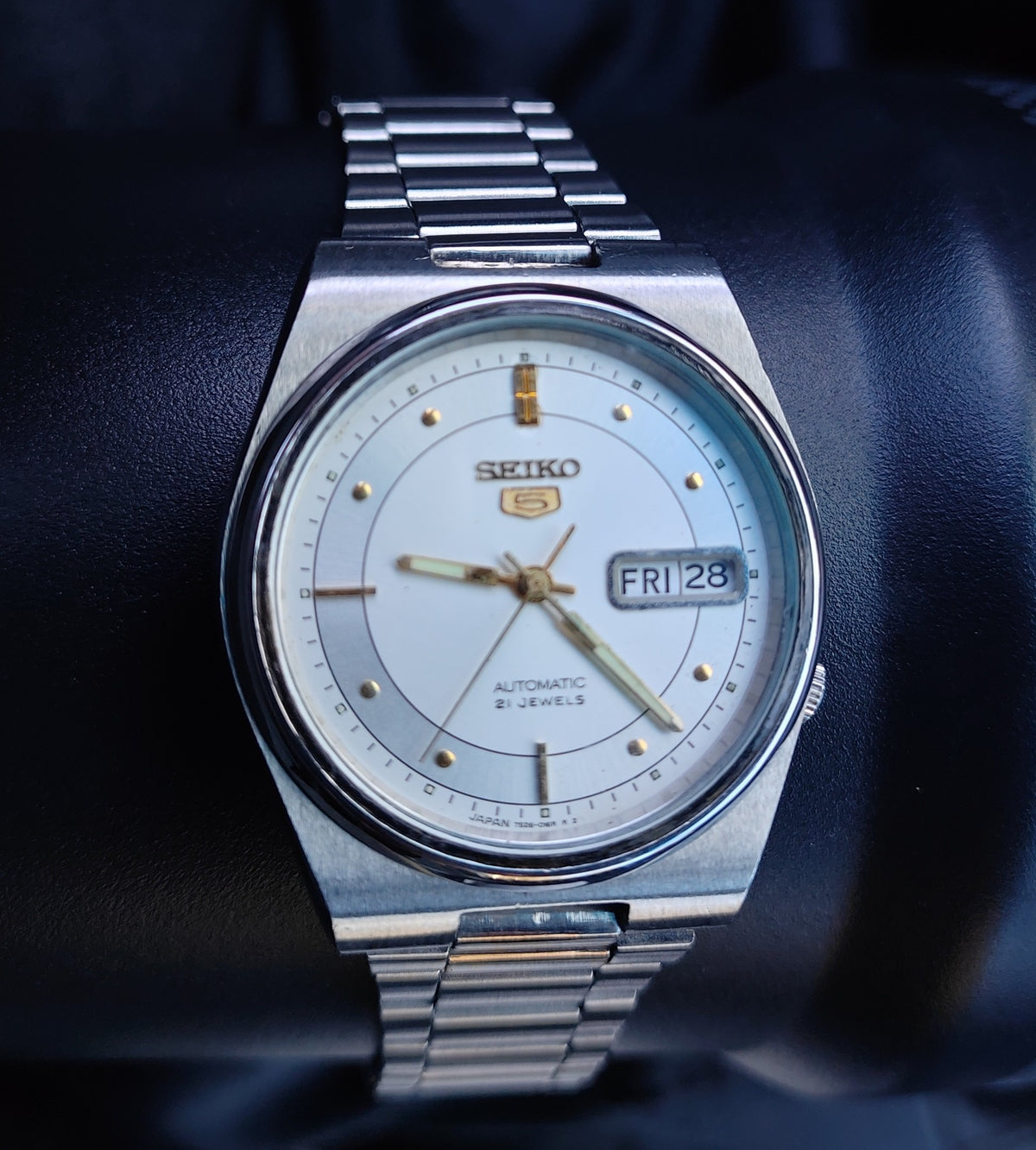 Seiko 5 Automatic Day-Date — White & Gold Dial | SK09