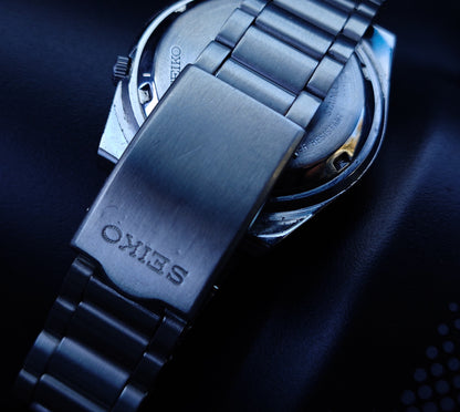 Seiko 5 Automatic Day-Date — White & Gold Dial | SK09