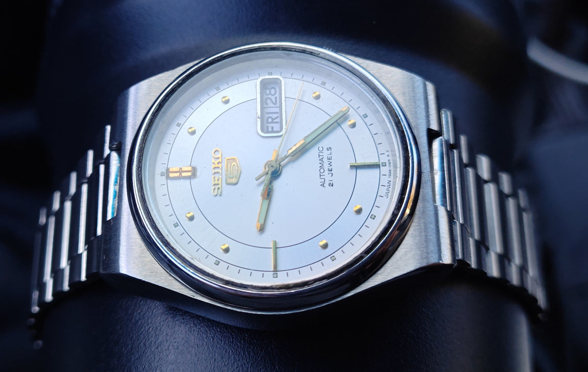 Seiko 5 Automatic Day-Date — White & Gold Dial | SK09