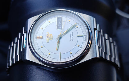 Seiko 5 Automatic Day-Date — White & Gold Dial | SK09