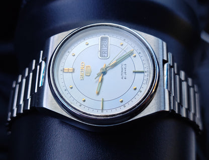 Seiko 5 Automatic Day-Date — White & Gold Dial | SK09