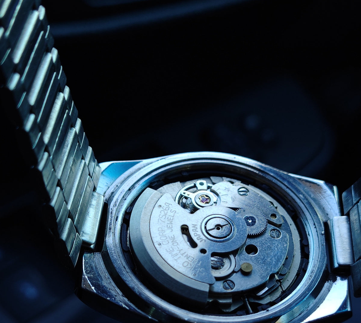Seiko 5 Automatic Day-Date — White & Gold Dial | SK09