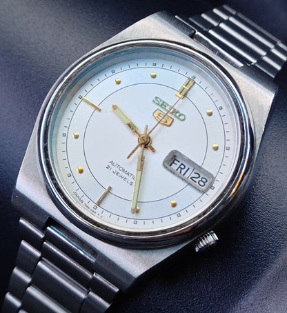 Seiko 5 Automatic Day-Date — White & Gold Dial | SK09