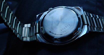 Seiko 5 Automatic Day-Date — White & Gold Dial | SK09