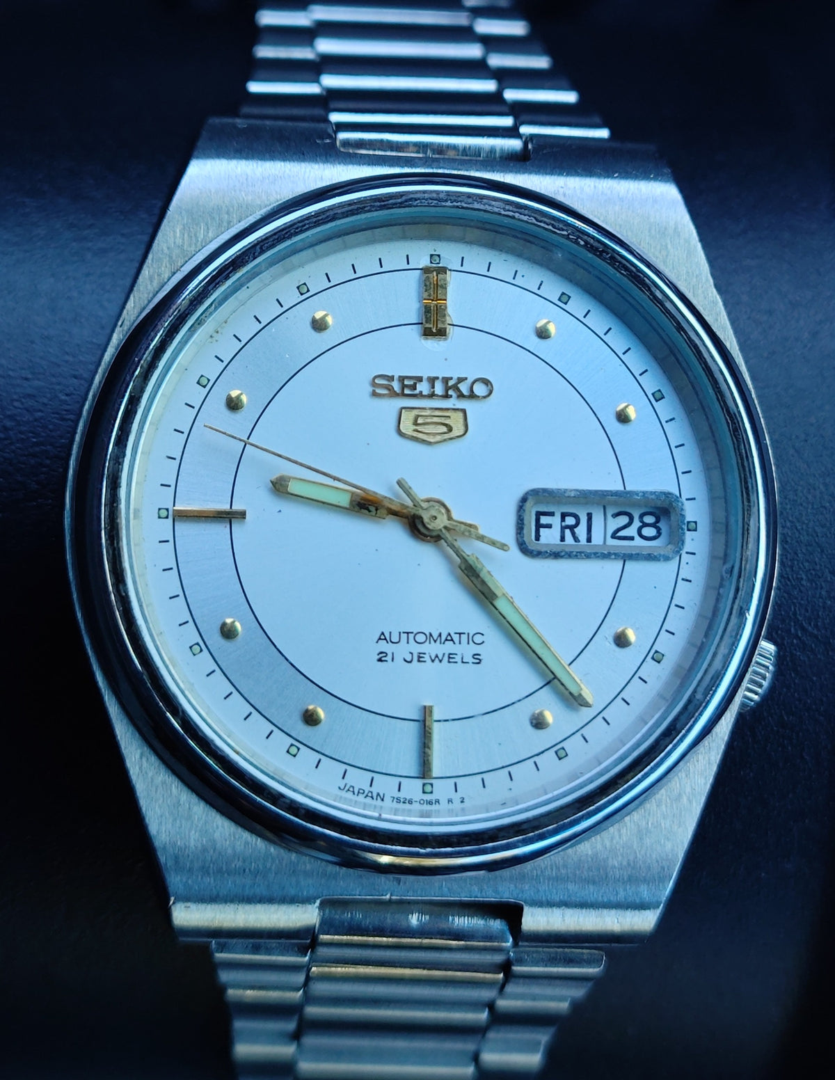 Seiko 5 Automatic Day-Date — White & Gold Dial | SK09