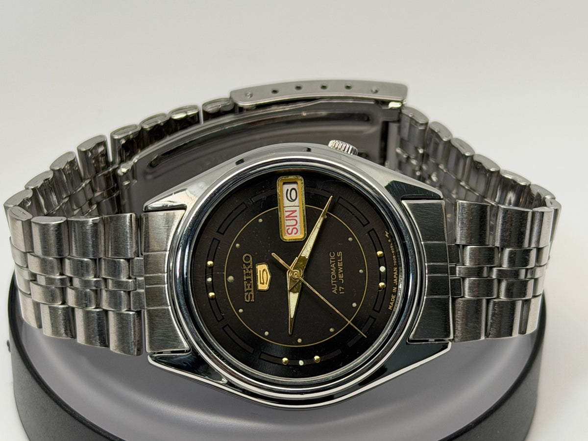 Seiko 5 dark dial front view