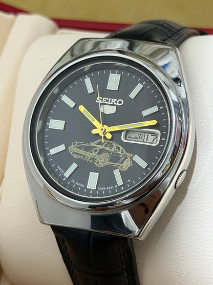 Angled view of dial and crown