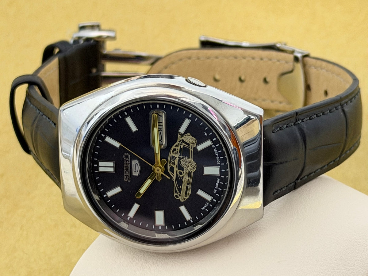 Side view of watch and textured black strap