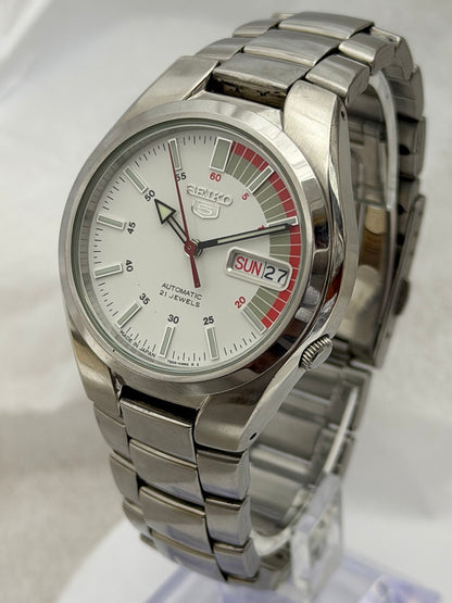 Seiko 5 automatic 36 mm – dial and bracelet