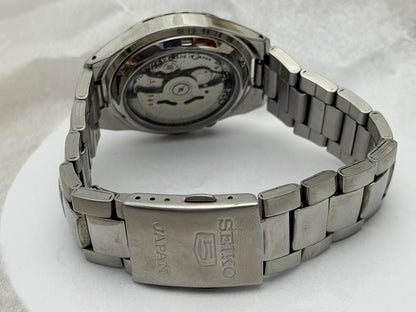 Seiko 5 automatic 36 mm – caseback and bracelet