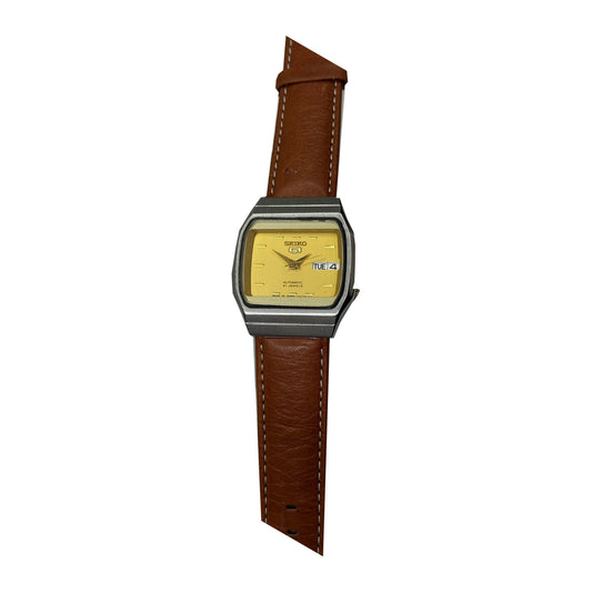 SEIKO 5 – Automatic, Day-Date, Vintage Wristwatch — front product photograph on a white background