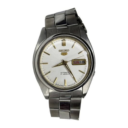 SEIKO 5 Automatic – White Dial, Day-Date, Vintage Wristwatch — front product photograph on a white background