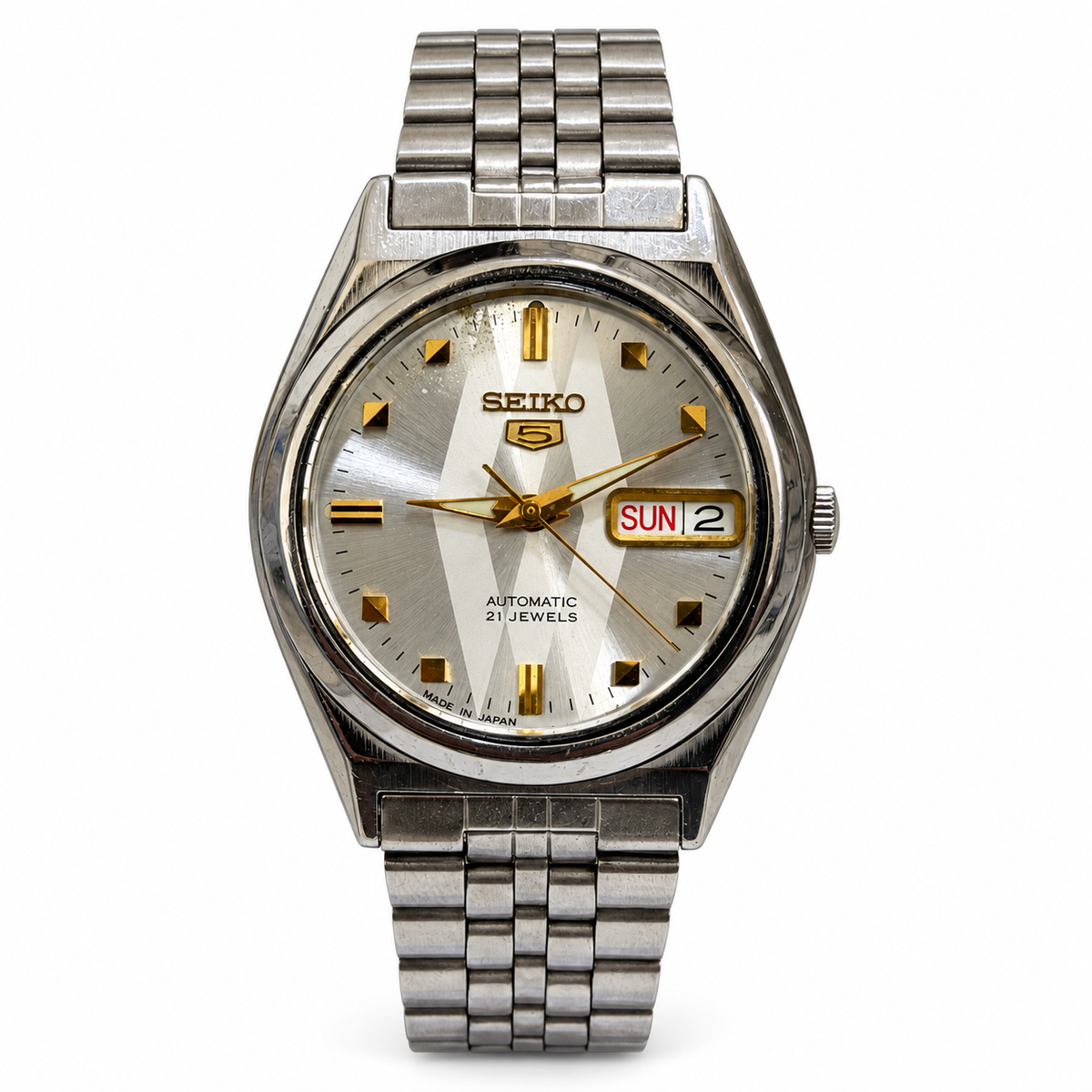 Seiko 5 SK05 silver geometric dial, white-background main photograph