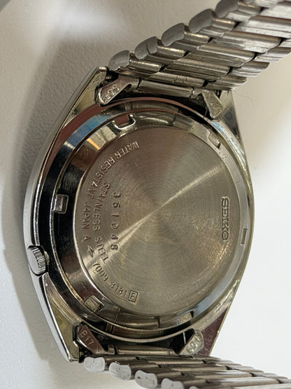 Seiko 5 silver patterned dial automatic watch SK06 detail photo