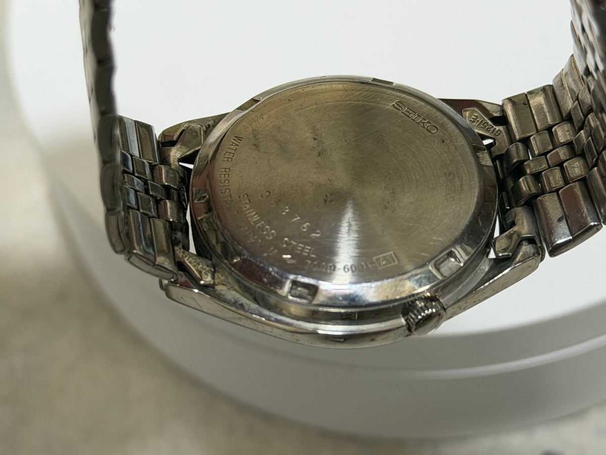 Seiko 5 black Arabic numeral dial automatic watch SK08 detail photo