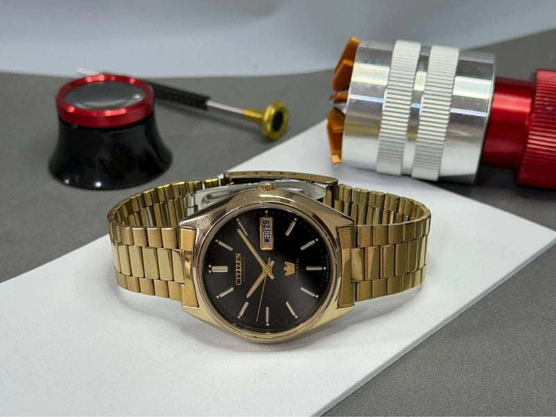 Citizen Automatic — Black Dial & Gold-Plated Case, 36mm — photograph 2