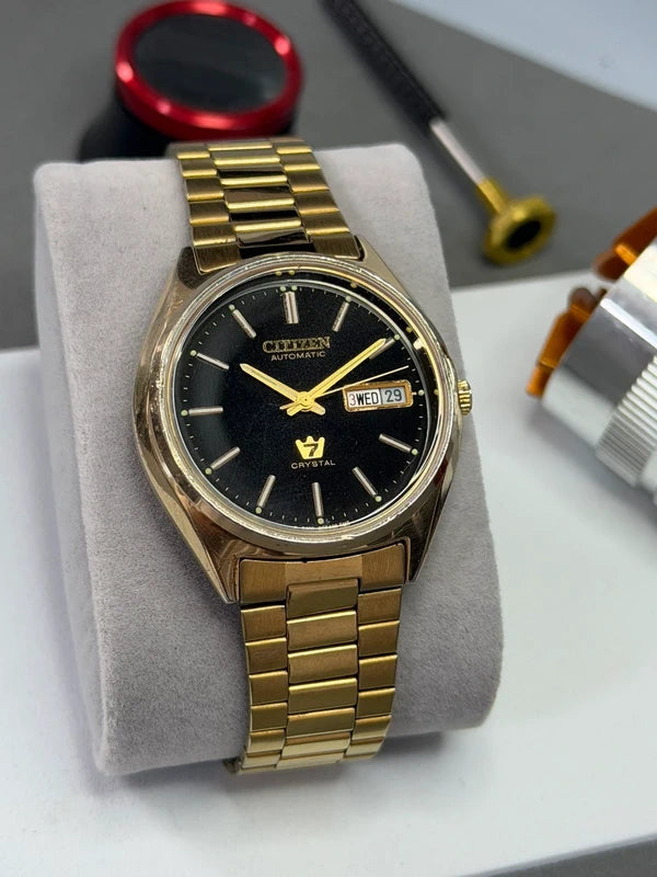 Citizen Automatic — Black Dial & Gold-Plated Case, 36mm — photograph 3