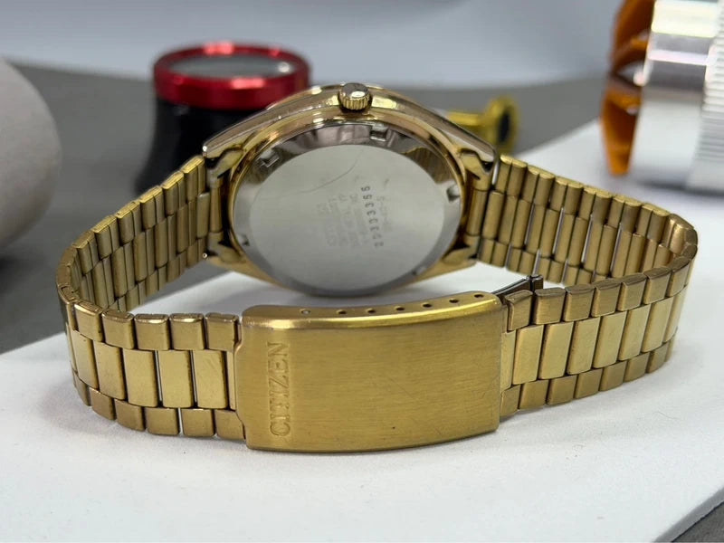 Citizen Automatic — Black Dial & Gold-Plated Case, 36mm — photograph 4