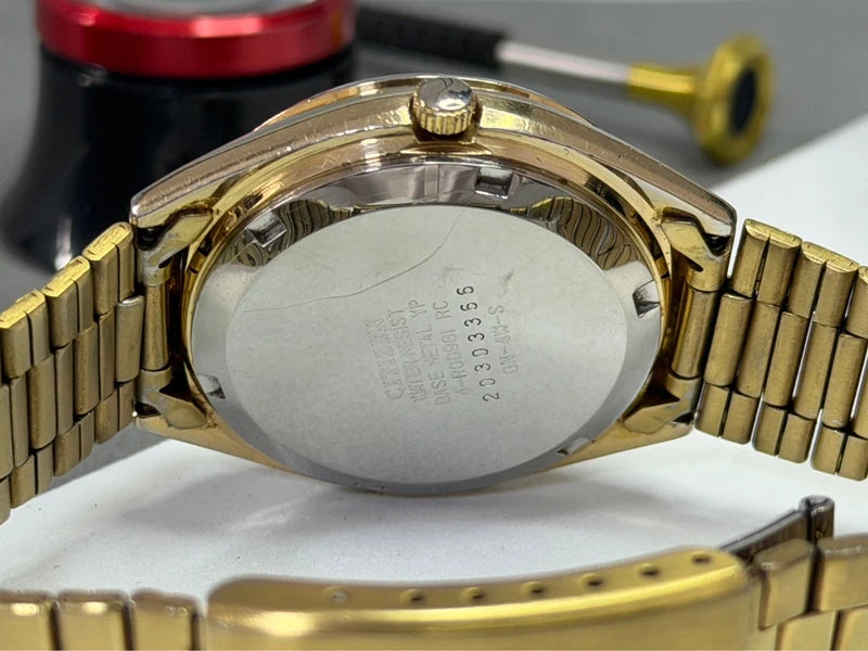 Citizen Automatic — Black Dial & Gold-Plated Case, 36mm — photograph 5