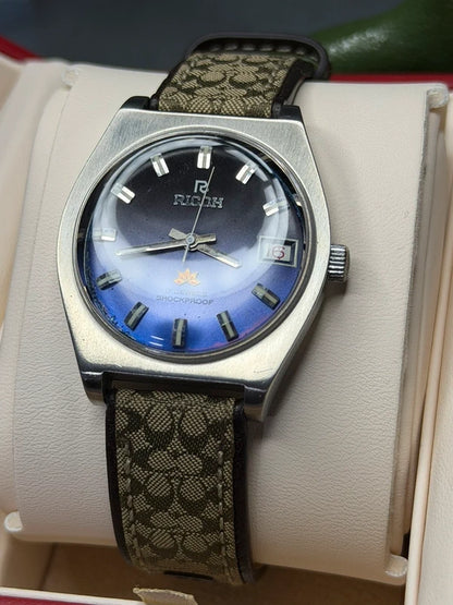 Ricoh Manual Wind — Two-Tone Dial, 34mm — photograph 1