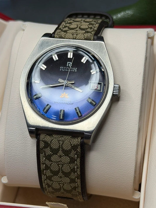 Ricoh Manual Wind — Two-Tone Dial, 34mm — photograph 1