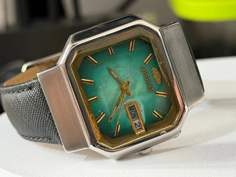 Orient Automatic 21 Jewels — Green Dial, 35mm — photograph 1