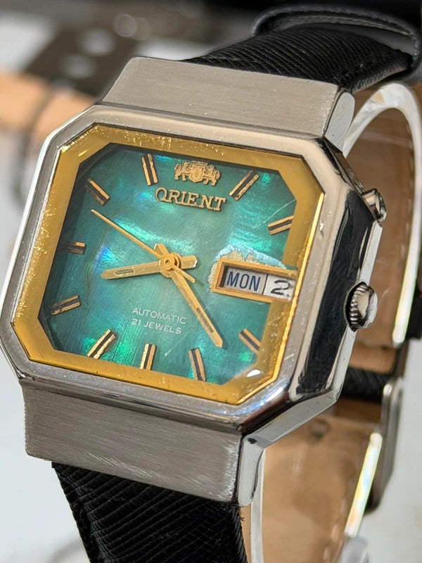Orient Automatic 21 Jewels — Green Dial, 35mm — photograph 2