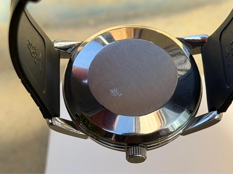 Omega Seamaster Automatic Calibre 501 — Repainted Silver Dial — photograph 5